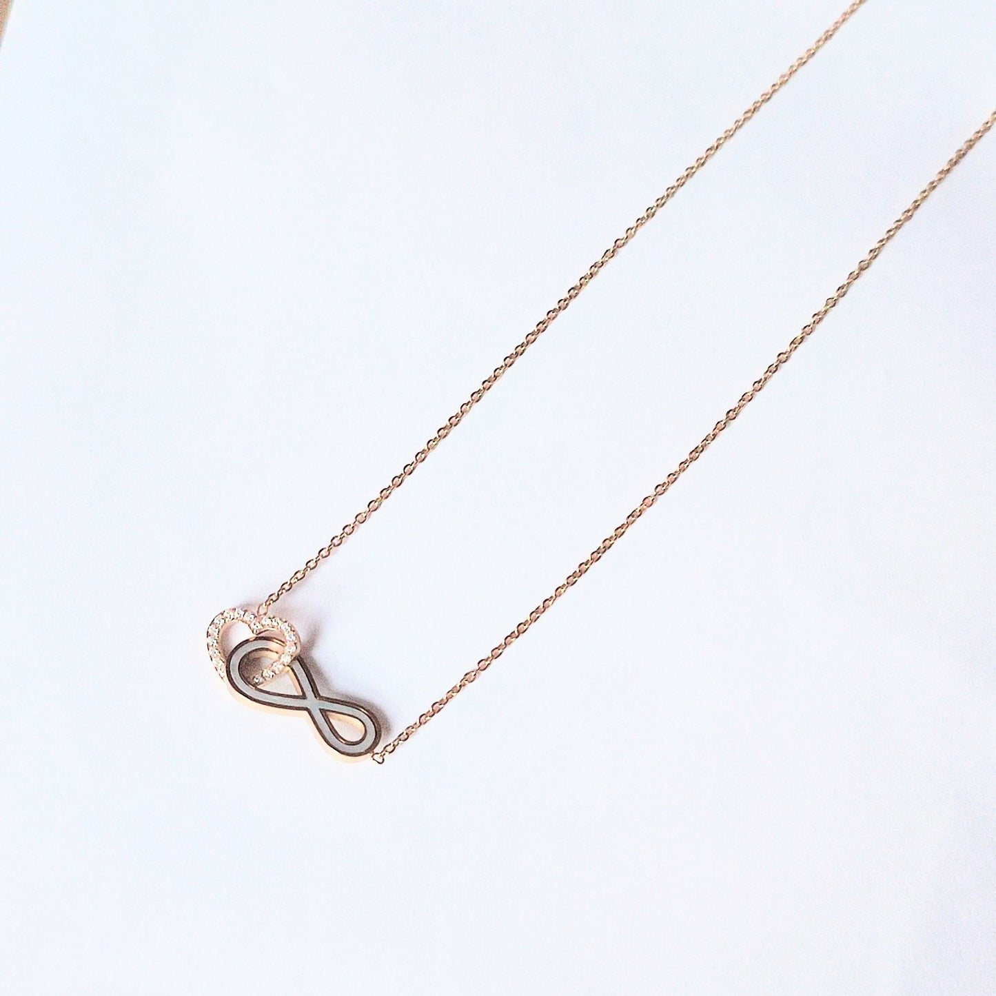 Collier cœur infini en acier inoxydable doré