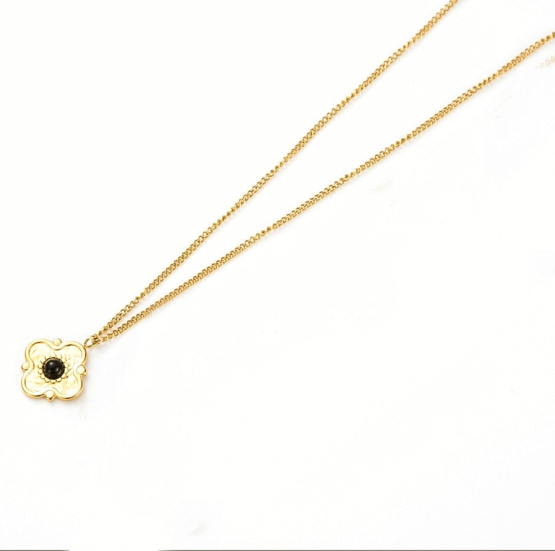 Collier trèfle en acier inoxydable avec pierre noir