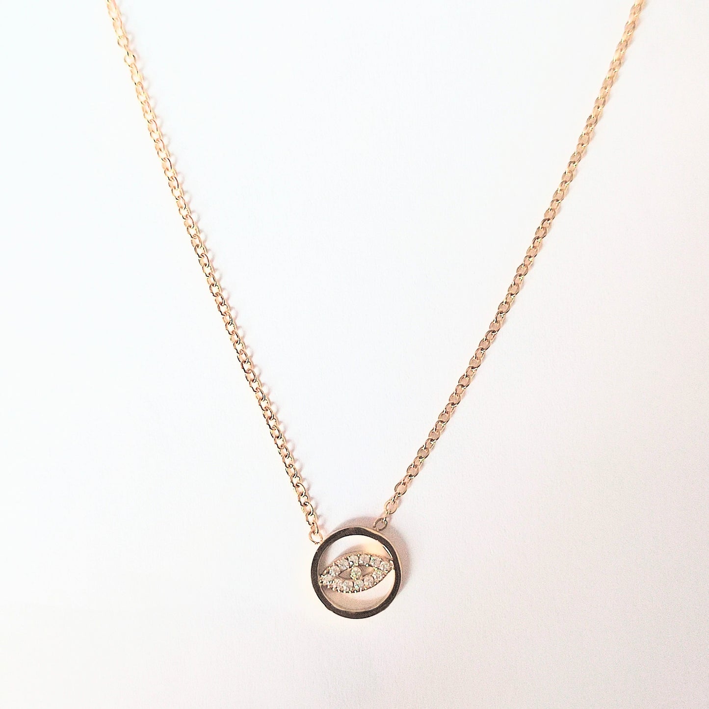 Collier fin œil brillant 