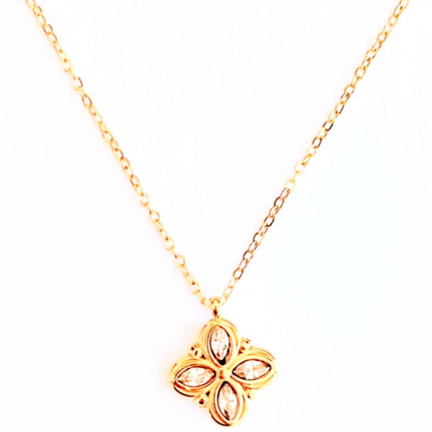 Collier fleur à 4 pétales 